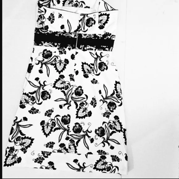 White House Black Market Strapless Dress. Size 4. - Picture 2 of 5
